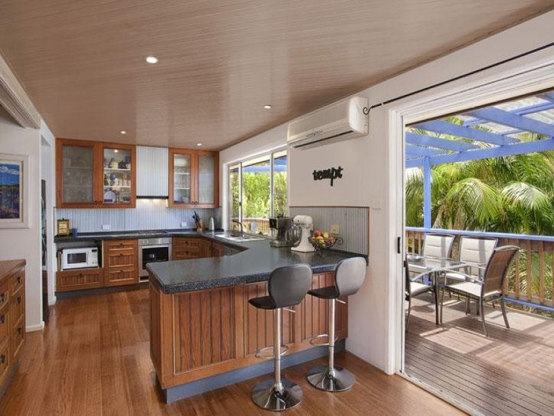 13 Harcourt Place, North Avoca NSW 2260