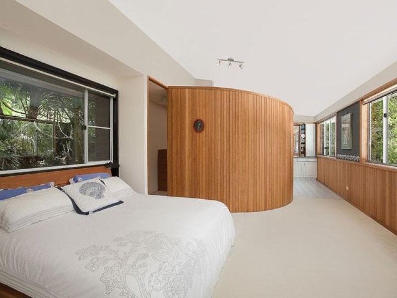 13 Harcourt Place, North Avoca NSW 2260