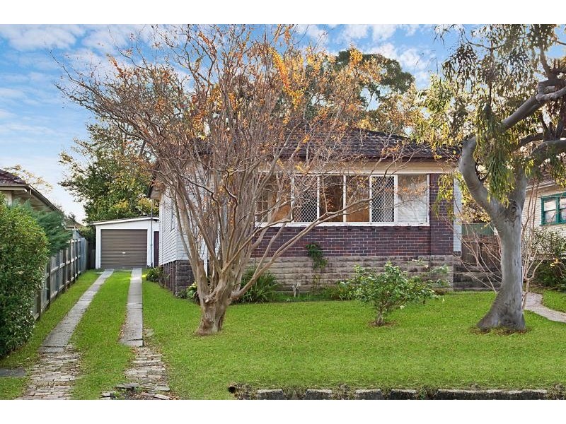 26 Frederick St, Point Frederick NSW 2250