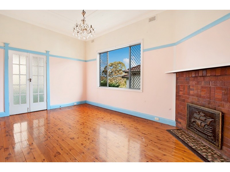 26 Frederick St, Point Frederick NSW 2250