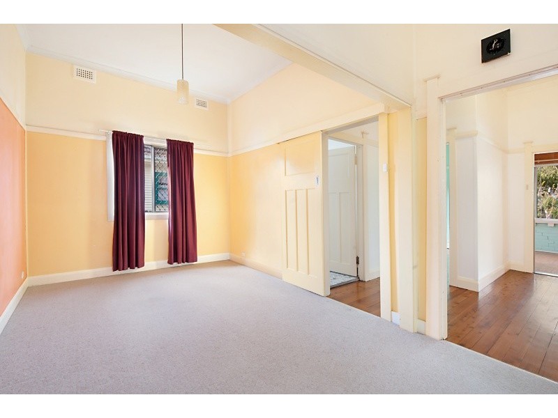 26 Frederick St, Point Frederick NSW 2250