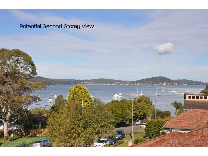 26 Frederick St, Point Frederick NSW 2250