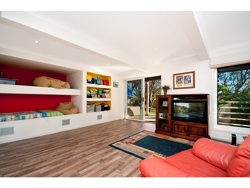 22 Yakaloo Crescent, Forresters Beach NSW 2260