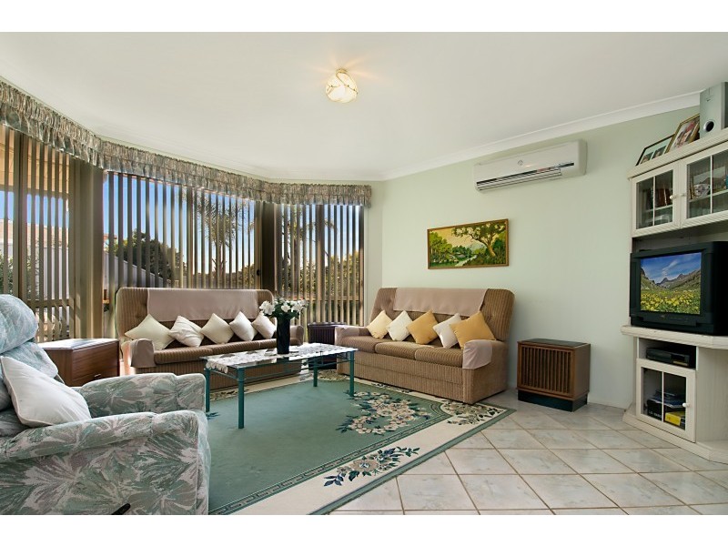 11 Walch Avenue, Bateau Bay NSW 2261