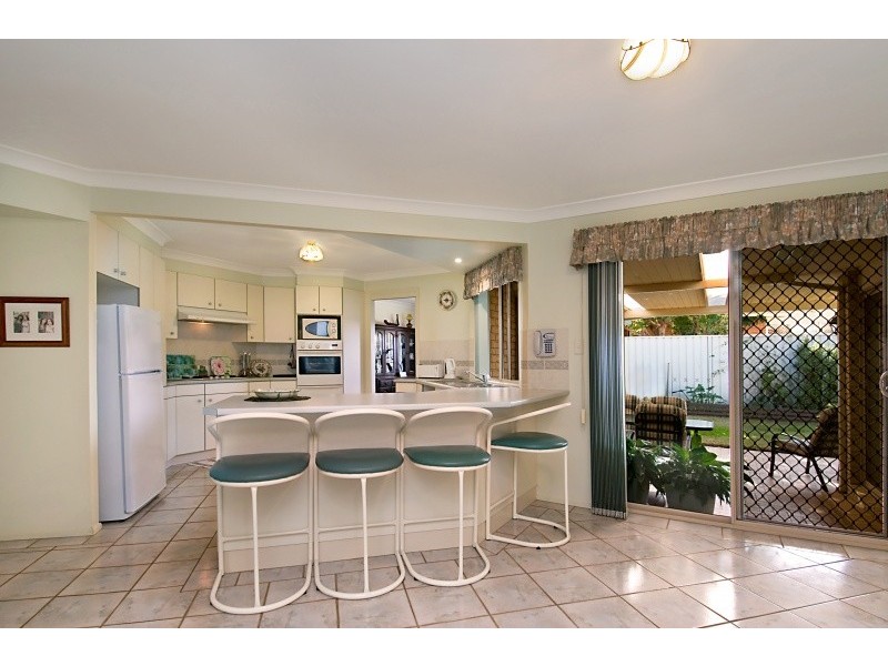 11 Walch Avenue, Bateau Bay NSW 2261
