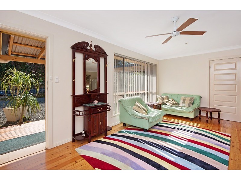 102 Turpentine Street, Wyoming NSW 2250