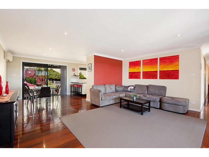 15B Lowanna Ave, Forresters Beach NSW 2260