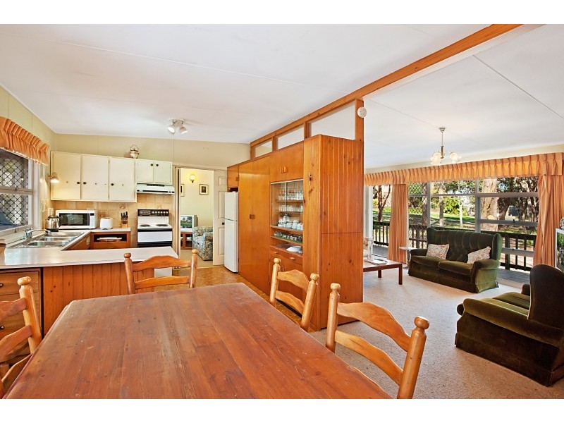 61 Blue Bell Dr, Wamberal NSW 2260
