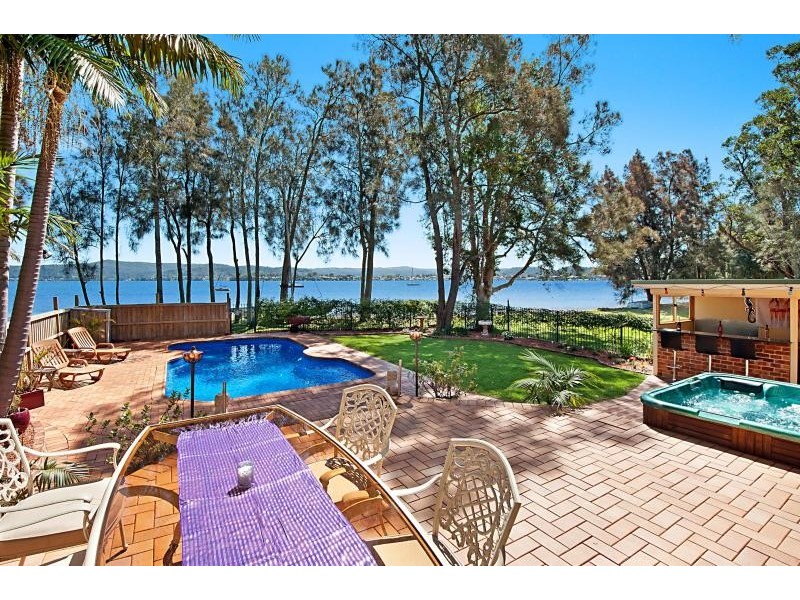 37 Edgewater Avenue, Green Point NSW 2251