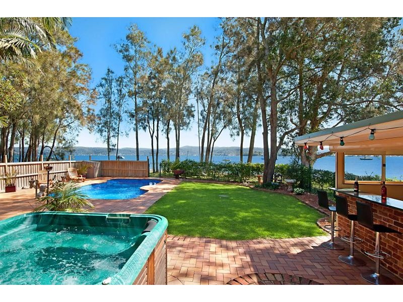 37 Edgewater Avenue, Green Point NSW 2251