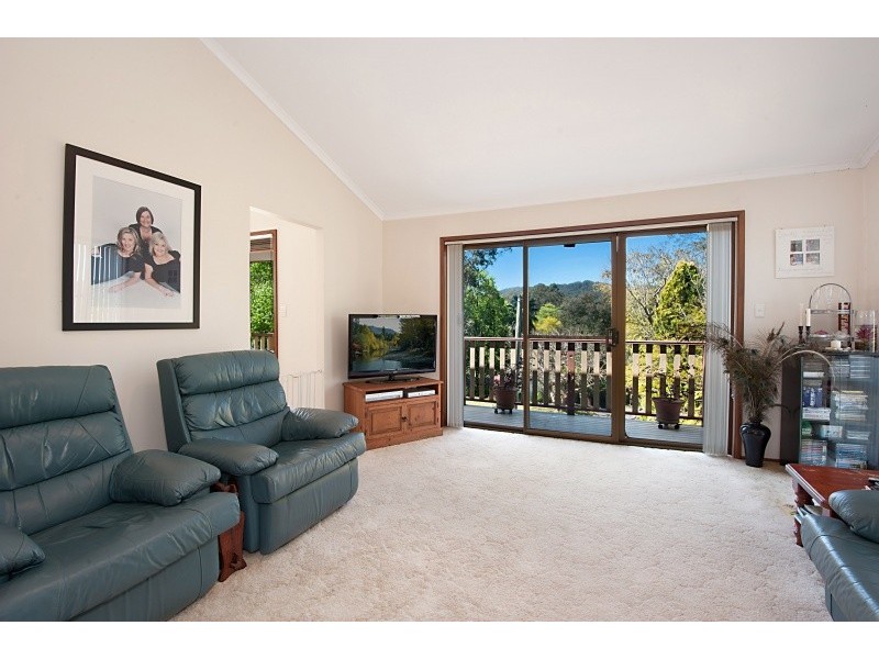 18 Crawford Crescent, Wyoming NSW 2250