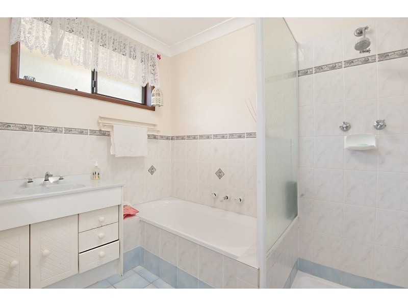 18 Crawford Crescent, Wyoming NSW 2250