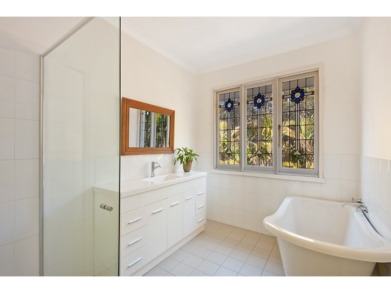 7 Oceanside Cl, Bateau Bay NSW 2261