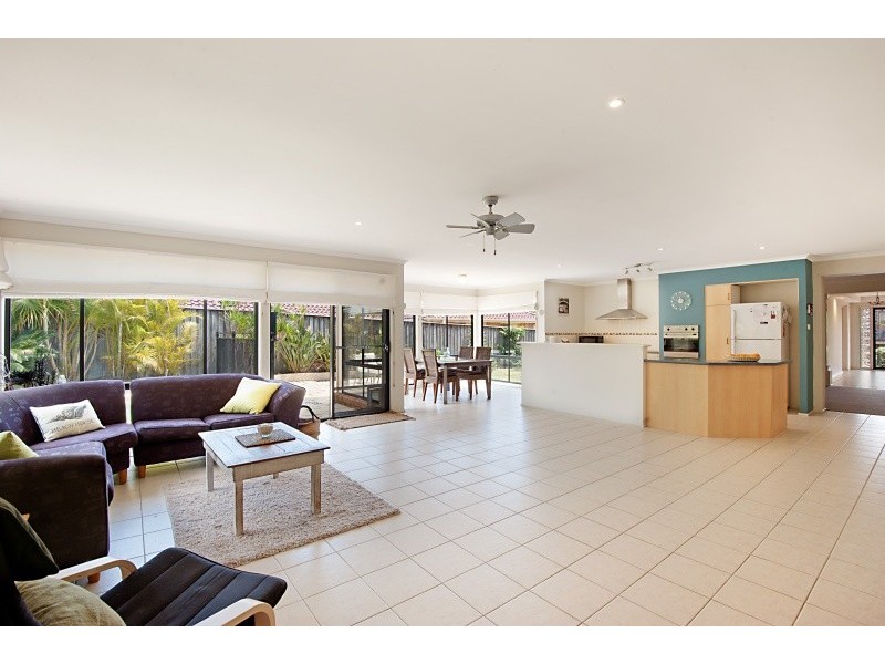8 Avia Avenue, Erina NSW 2250