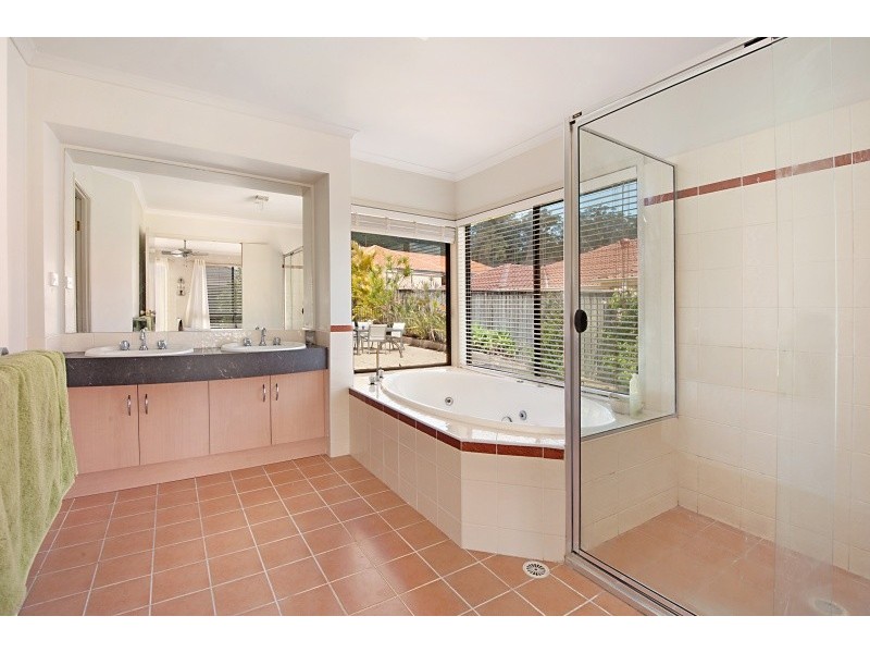 8 Avia Avenue, Erina NSW 2250