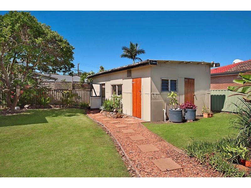 9 Elua Ave, Budgewoi NSW 2262