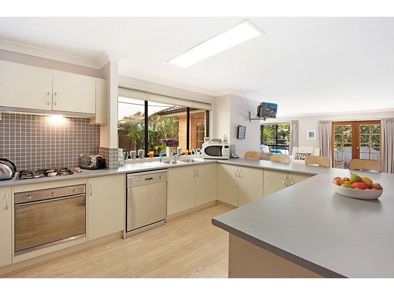 21 Passage Road, Bateau Bay NSW 2261