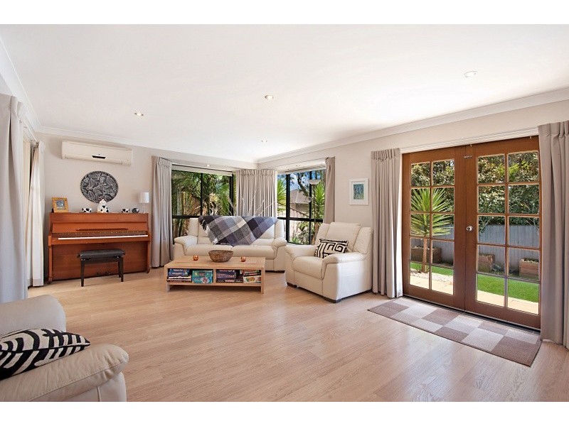 21 Passage Road, Bateau Bay NSW 2261