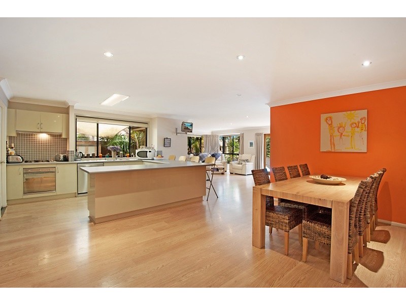 21 Passage Road, Bateau Bay NSW 2261