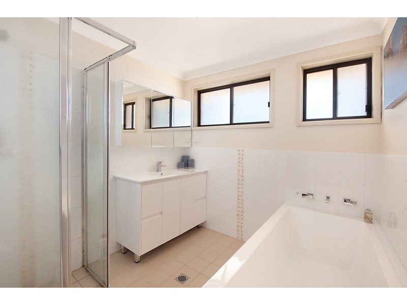 19 Narrawa Ave, Erina NSW 2250