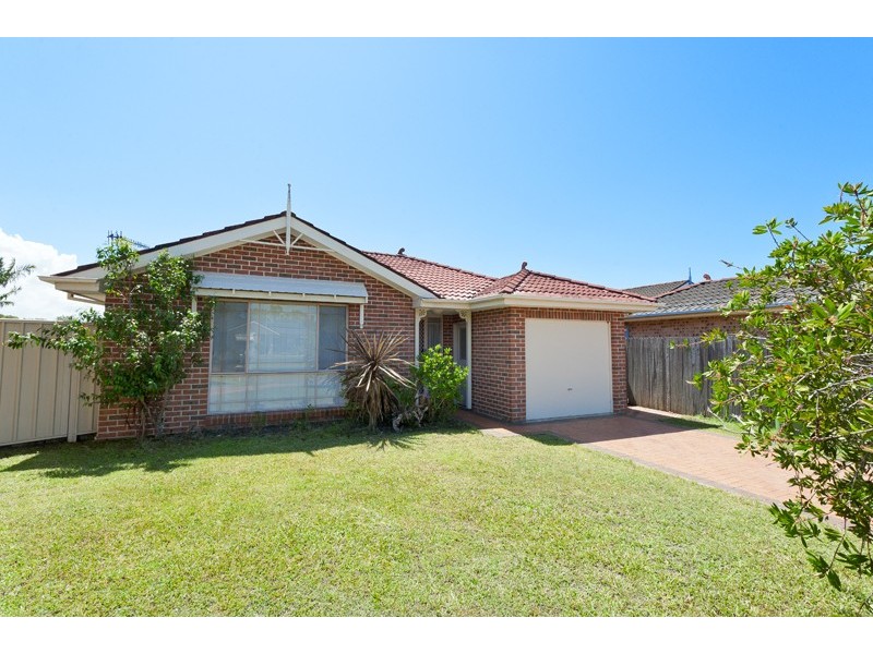 6 Clyde Close, Bateau Bay NSW 2261