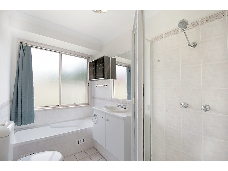 6 Clyde Close, Bateau Bay NSW 2261