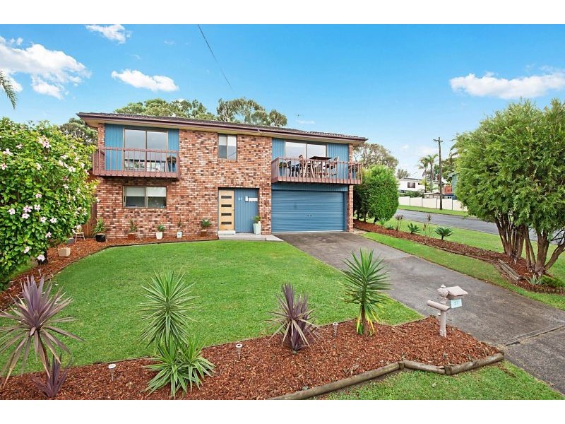 27 Anglers Dr, Bateau Bay NSW 2261