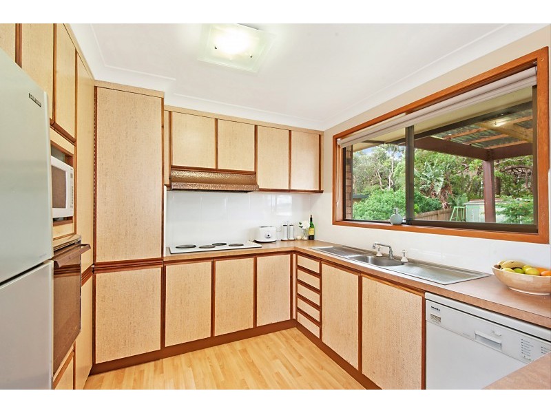 27 Anglers Dr, Bateau Bay NSW 2261