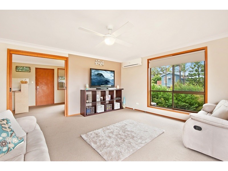 27 Anglers Dr, Bateau Bay NSW 2261