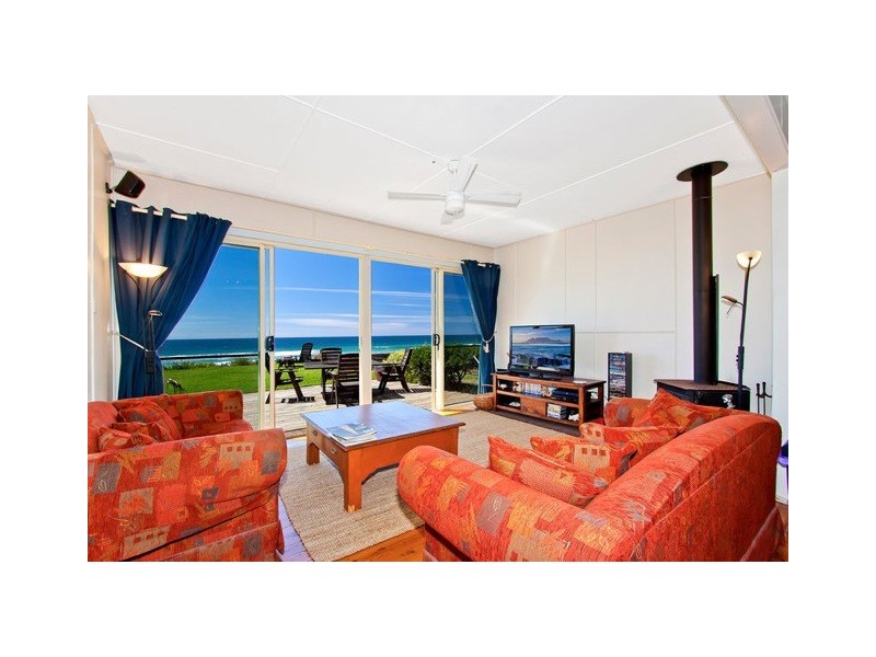 18 North Avoca Pde, North Avoca NSW 2260