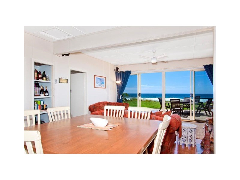 18 North Avoca Pde, North Avoca NSW 2260