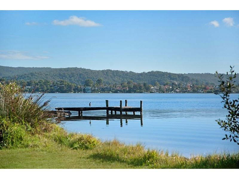 17 Bayside Drive, Green Point NSW 2251