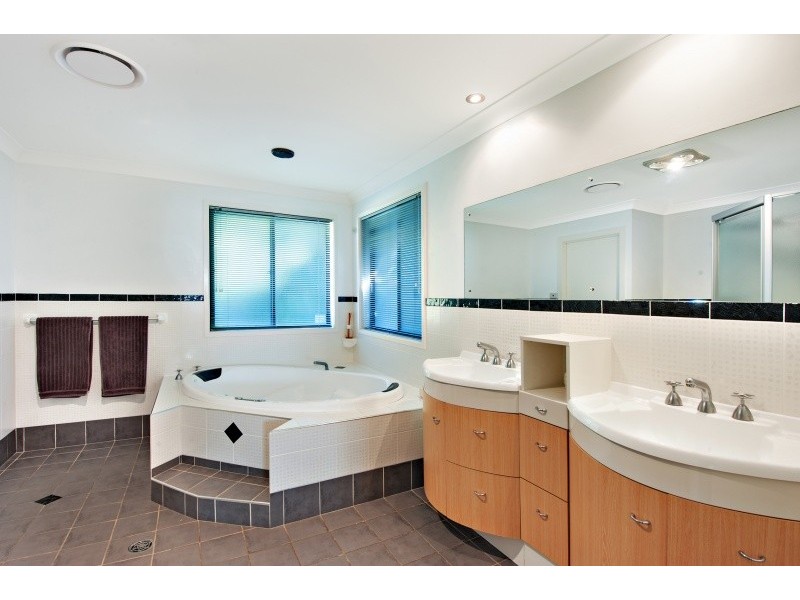 32 Tallowood Crescent, Erina NSW 2250