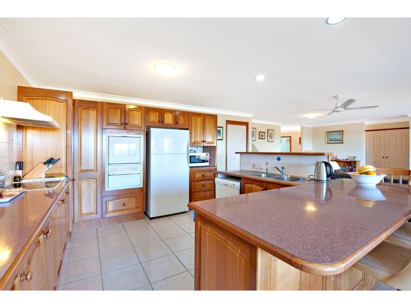 33 Morley Avenue, Bateau Bay NSW 2261