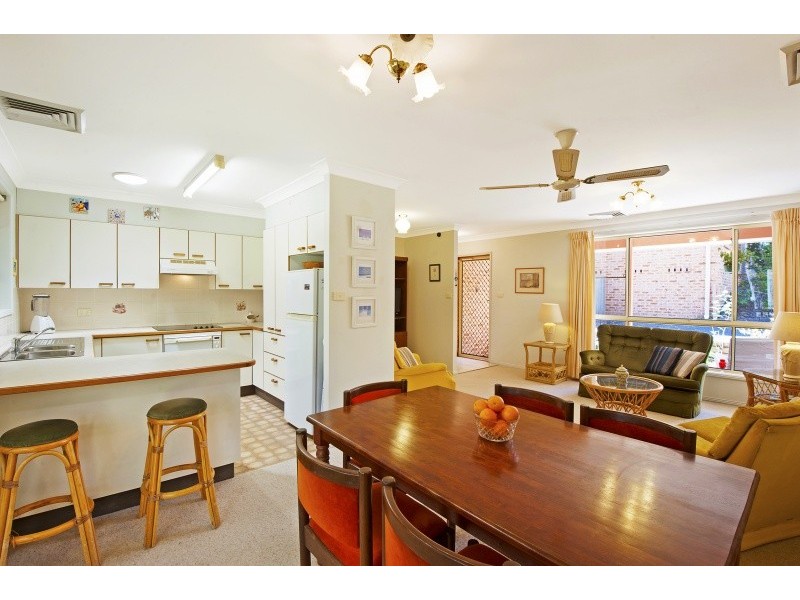 2/19 Charles Kay Dr, Terrigal NSW 2260