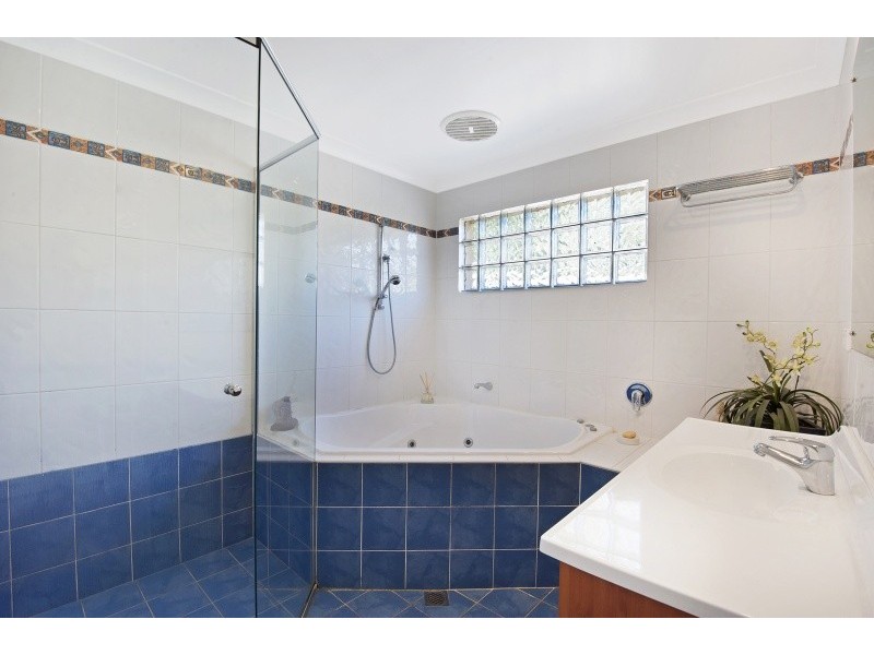 16 Rickard Street, Bateau Bay NSW 2261