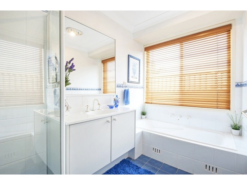 8 Applegum Close, Erina NSW 2250