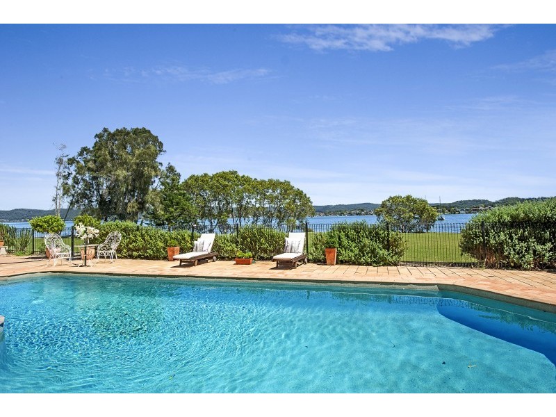 9 Bayside Drive, Green Point NSW 2251