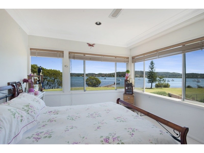 9 Bayside Drive, Green Point NSW 2251