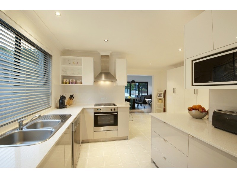 11 Sycamore Avenue, Bateau Bay NSW 2261