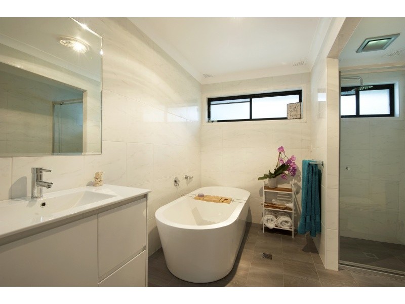 11 Sycamore Avenue, Bateau Bay NSW 2261