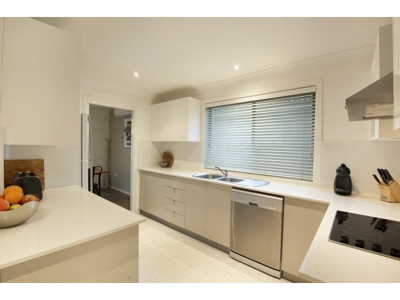 11 Sycamore Avenue, Bateau Bay NSW 2261