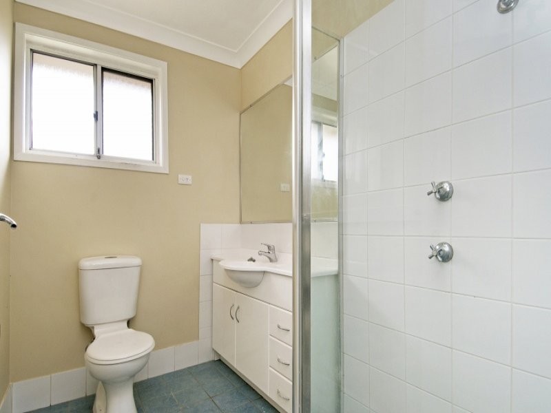 8/4 Kalawarra Road, Wyoming NSW 2250