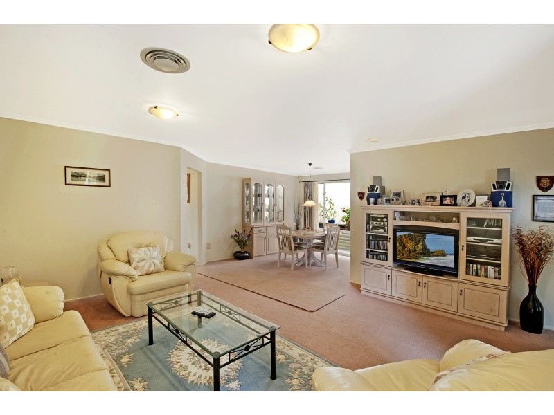 38 Thames Dr, Erina NSW 2250