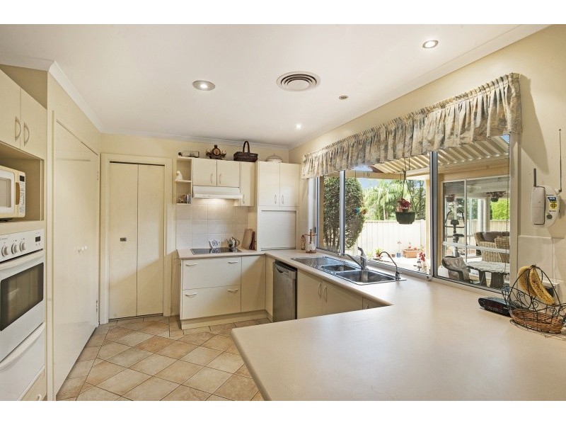 38 Thames Dr, Erina NSW 2250