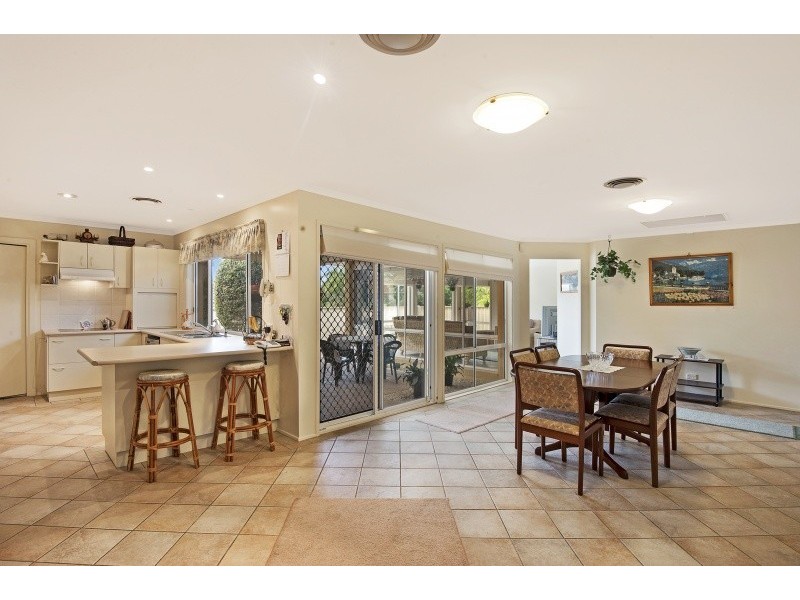 38 Thames Dr, Erina NSW 2250