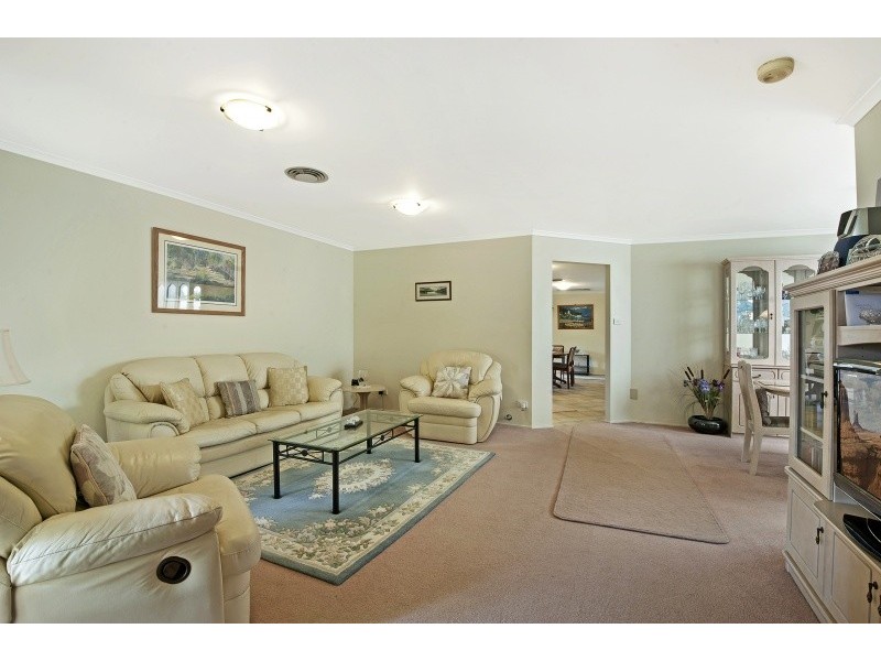 38 Thames Dr, Erina NSW 2250