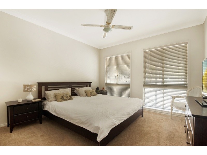 12 Holloway Drive, Jilliby NSW 2259