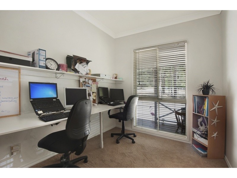 12 Holloway Drive, Jilliby NSW 2259