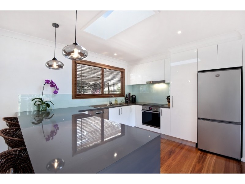 4 Harcourt Place, North Avoca NSW 2260